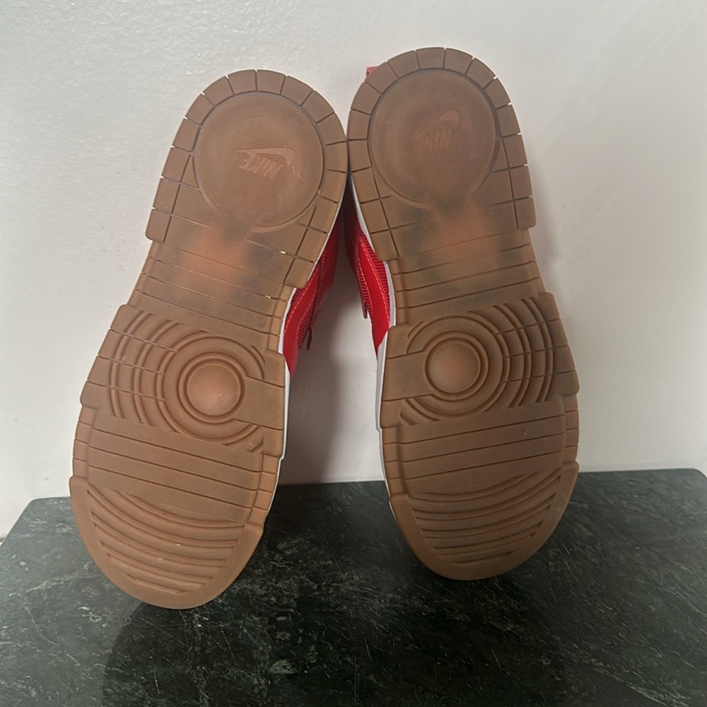 Red Nike sneakers - low disrupt dunks - Picture 3 of 5